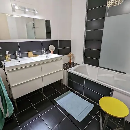 Modern House 70m With Terrace In Nantes!